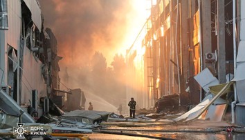 Ruské rakety opäť zasiahli Kyjev, hlásia obete aj zranené dieťa