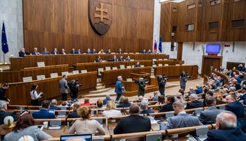 Začala sa schôdza parlamentu, OĽANO navrhuje odmenu za účasť na parlamentných voľbách