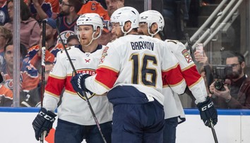 Hviezdny kapitán Floridy získal ocenenia, ktoré ho prekvapili. Prišla za ním vzácna návšteva