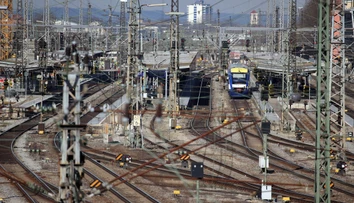 Séria sabotážnych útokov v Nemecku: Výbuch v Augsburgu ochromil vlakovú dopravu, terčom mala byť aj elektrická sieť