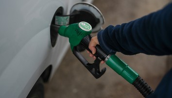 Prímerie s Iránom otriaslo svetovými trhmi, ceny ropy klesajú