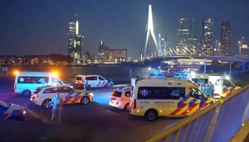 Útočník v Rotterdame nožom zabil jedného človeka a druhého zranil
