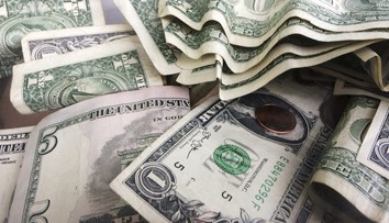 Magnetom lovili poklady z jazera. Objavili trezor s peniazmi v hodnote 100-tisíc dolárov