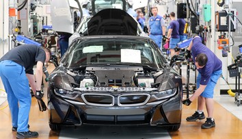 Prepad ekonomiky by mal byť v tomto roku menší ako sa pôvodne odhadovalo