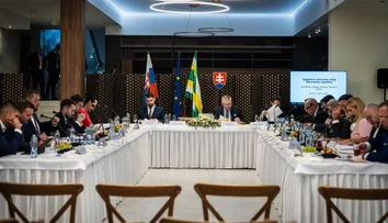 Peniaze do regionálnych nemocníc či na opravu ciest a mostov. Vláda priklepla štyrom okresom milióny