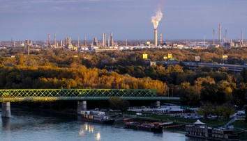 Ľudí v Bratislave vydesil silný zápach. V Slovnafte mala zlyhať technika, vo vzduchu bola zvýšená hladina benzénu