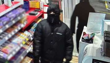 Prepad pumpy na Záhorí: Predavačku ohrozovali nožom dvaja muži. Polícia ich našla s borovičkou v ruke