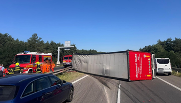 Paralyzovaná D2. Zrážka kamiónov pri Stupave spôsobila obrovské kolóny