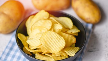 Prekvapený študent skončil po tréningu v putách. Dôvodom bol balíček čipsov