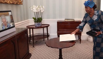 Kráľovná prvýkrát od pohrebu manžela na verejnosti: Svet si vydýchol!