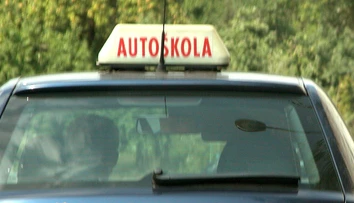 Do autoškoly sa už nedostane každý. Parlament schválil novú podmienku