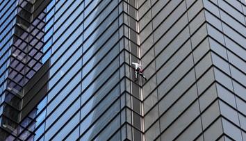 Pavúčí muž dostal v Británii stopku