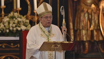 Trnavský arcibiskup Orosch prelomil mlčanie. Ospravedlnil sa rodinám obetí zo Zámockej a dodal, že všetci sme hriešni