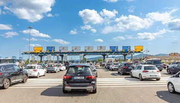 Taliani chystajú novinku, ktorá poteší mnohých dovolenkárov. Ak sa zdržíte na diaľnici v zápche, vrátia vám časť mýtneho