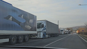 Neúnosná dopravná situácia. Kamióny blokujú vjazd do Prešova