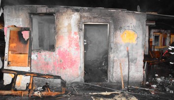 Nemali šancu ujsť. Oheň, ktorý pri Leviciach usmrtil matku a jej tri dcéry (†4, †6, †8), sa zrejme rozšíril z piecky