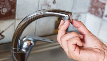 Chorvátov netrápia výkaly len v mori pri plážach. Neďaleko Splitu riešili už aj kontaminovanú vodu z kohútikov