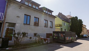 Česká polícia zaistila bitcoiny ministerstva, ktoré mu daroval usvedčený zločinec. Bývalý díler skončil v putách