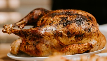 Jednu časť kurčaťa nikdy nejedzte. Zhromažďujú sa v nej baktérie a parazity, nezabije ich ani teplo