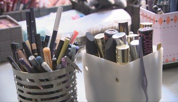 Nebezpečné látky v kozmetike a oblečení končia. Odborníci ich spájajú s rakovinou