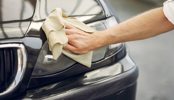 Auto by sme mali umývať aj v zime. Pozrite sa, ako na to, aby sme mu viac neuškodili