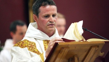 Futbal ho nenapĺňal, a tak sa obrátil na vieru. Bývalý hráč Manchestru United sa stal kňazom