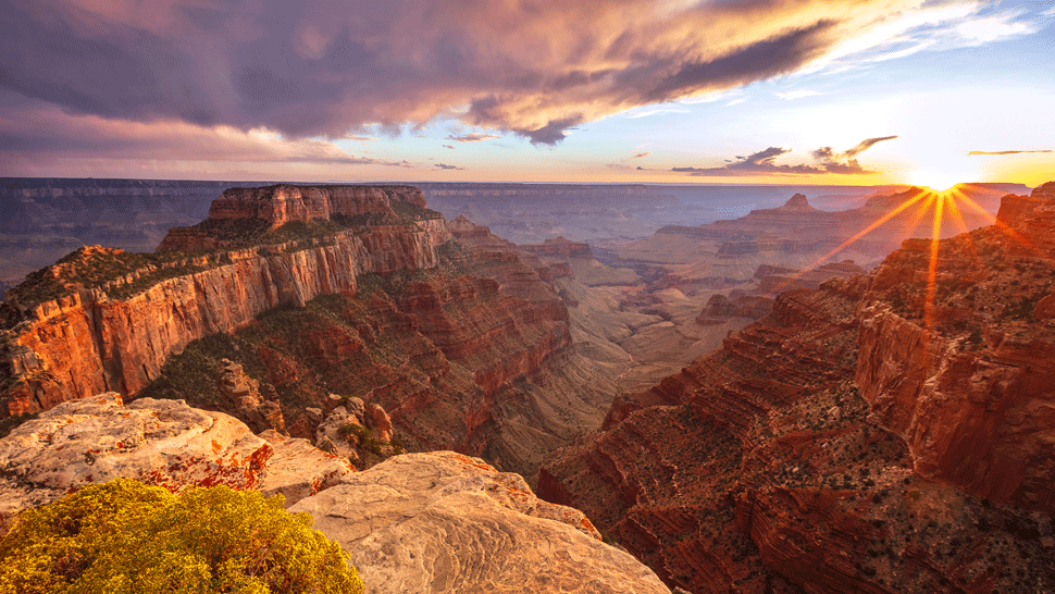 V americkom Grand Canyone panujú extrémne horúčavy. Turistom roztápajú topánky