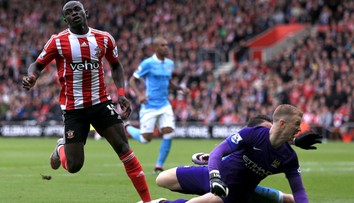 Southampton vyhral nad Manchestrom City, Mane s hetrikom