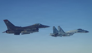 Súboj F-16 a Su-35: Rusi si na mapách vymysleli vlastný postup. Ich pilot tomu zrejme uveril a vletel priamo do pasce