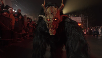 Kontroverzná krampusová šou, v ktorej víťazí dobro nad zlom