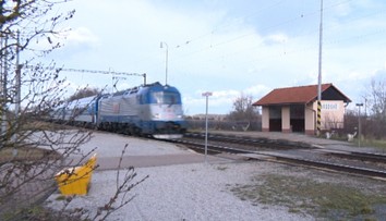 Občanov na Záhorí už dva roky obťažuje trúbenie vlakov. Sú zúfalí