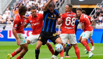 Po stiahnutí Lobotku sa na San Siro všetko zrútilo. Neapol v záverečnej desaťminútovke stratil vyhratý zápas