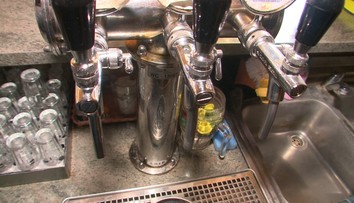 Štamgasti zachraňujú svoje krčmy. Podnikateľom tak pomôžu v ťažkých časoch