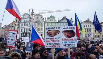 V Prahe sa na podporu prezidenta Pavla zišli desaťtisíce ľudí