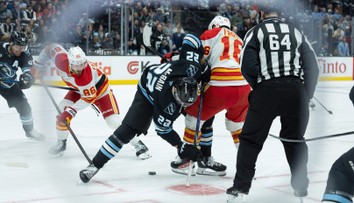 VIDEO: Calgary prehralo štvrtý zápas za sebou. Honzek bol blízko k premiérovému gólu
