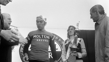 Ikona cyklistiky prežíva veľké trápenie. Eddy Merckx podstúpil viacero operácií a zrejme ho čaká ďalšia