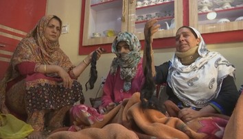 Ženám nasilu odrezávajú vrkoče, používajú pri tom drastické spôsoby