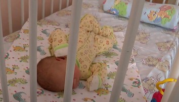 Tínedžeri našli novorodenca v snehu pri teplote -20 stupňov. Dievčatko zázrakom prežilo