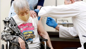 Americký úrad odobril tretiu dávku vakcíny pre seniorov a rizikových