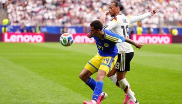 VIDEO: FIFA prešetruje konanie austrálskeho rozhodcu. Po kontroverznom geste mnohí volajú po tvrdom treste