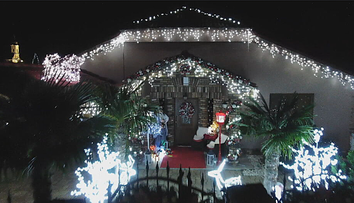 Soby, sane a kilometre svetiel: Dom na juhu Slovenska ohromí vianočnou výzdobou