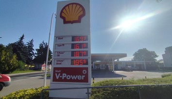 Chcel si na pumpe len vybrať vodu z kufra. O dva týždne dostal účet na 372 eur