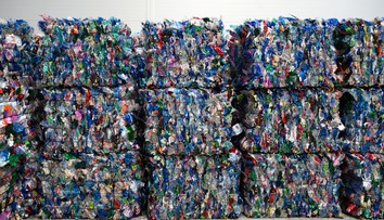 Zálohovaniu fliaš a plechoviek hrozí zmena. Opozícia varuje pred pokusom ovládnuť systém