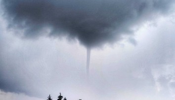 FOTO: Prešovčan zachytil dychberúci okamih. Nemal ďaleko od tornáda