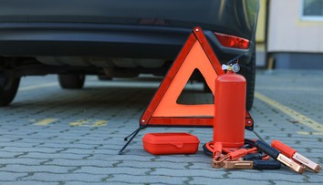 Chystáte sa na dovolenku autom? Pozrite sa, čo je dobré mať v povinnej výbave v obľúbených destináciách