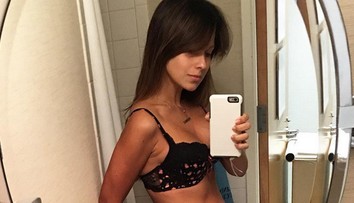 Baldwinova žena sa ukázala v bielizni týždeň po pôrode tretieho dieťaťa