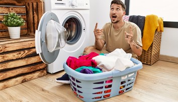 Pranie na 60 stupňov nemusí stačiť, varujú experti. Niektorí škodcovia a vírusy dokážu v bielizni prežiť týždne