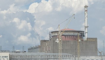 Ohňom poškodenú chladiacu vežu elektrárne v Záporoží bude asi treba zbúrať