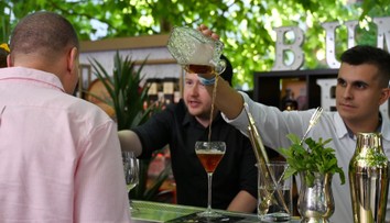 Turisti z celého sveta sa otrávili kontaminovaným alkoholom. Niektorí z nich dokonca umreli