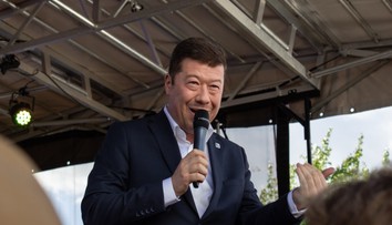 Tomio Okamura sa stal predsedom českej poslaneckej snemovne. Rozprava k voľbe trvala takmer sedem hodín